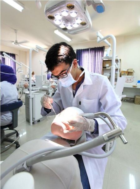خريجو طب الأسنان من العربية الامريكية يجتازون امتحان مزاولة المهنة في الداخل المحتل بنسبة 95 %